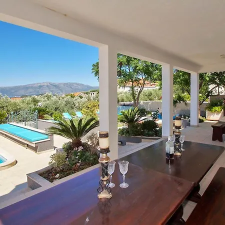 Sleeps 12 With Pool Air Con And Wifi Vila Lumbarda