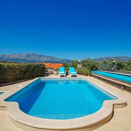 Vila Sleeps 12 With Pool Air Con And Wifi Lumbarda