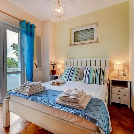 Sleeps 12 With Pool Air Con And Wifi * Lumbarda