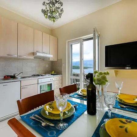 Sleeps 12 With Pool Air Con And Wifi * Lumbarda