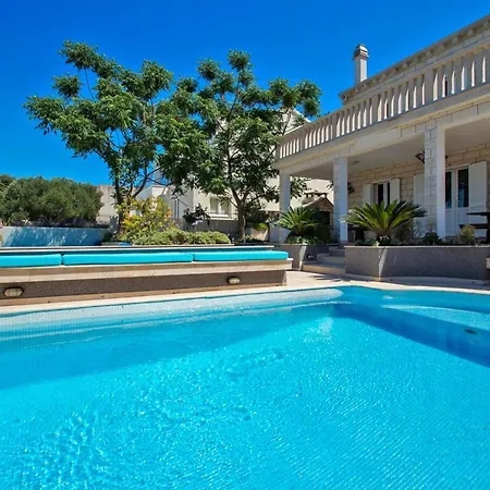 Sleeps 12 With Pool Air Con And Wifi Villa *
