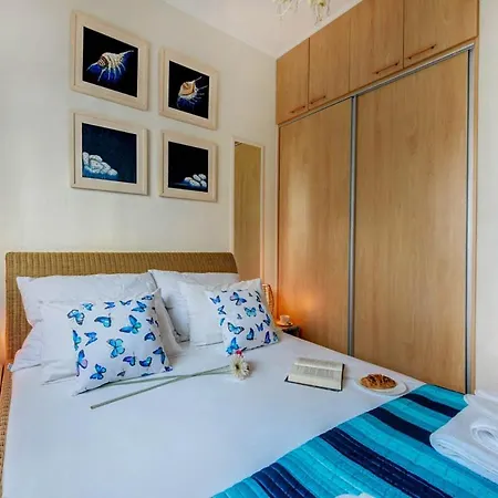 Sleeps 12 With Pool Air Con And Wifi Lumbarda