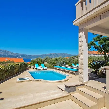 Villa Sleeps 12 With Pool Air Con And Wifi *