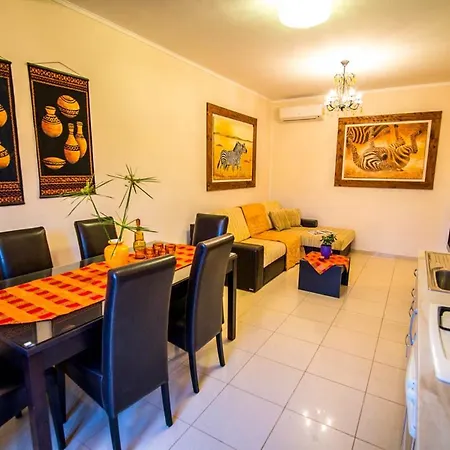 Villa Sleeps 12 With Pool Air Con And Wifi *